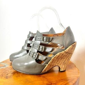 JOHN FLUEVOG Grey Gray Leather FARRAH Buckled Ankle Cork Wedge Boots Shoes 7